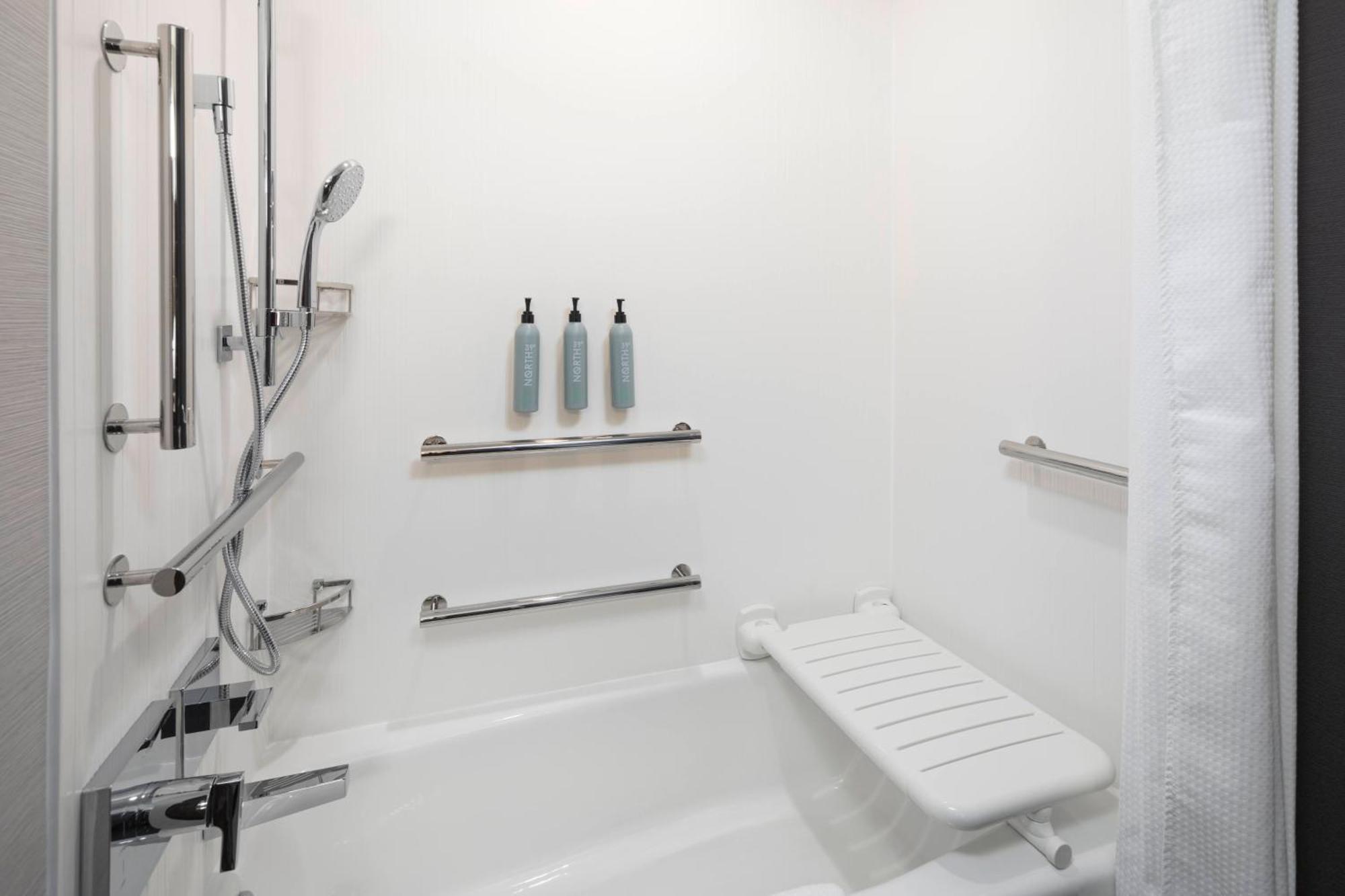 Courtyard By Marriott Bettendorf Εξωτερικό φωτογραφία