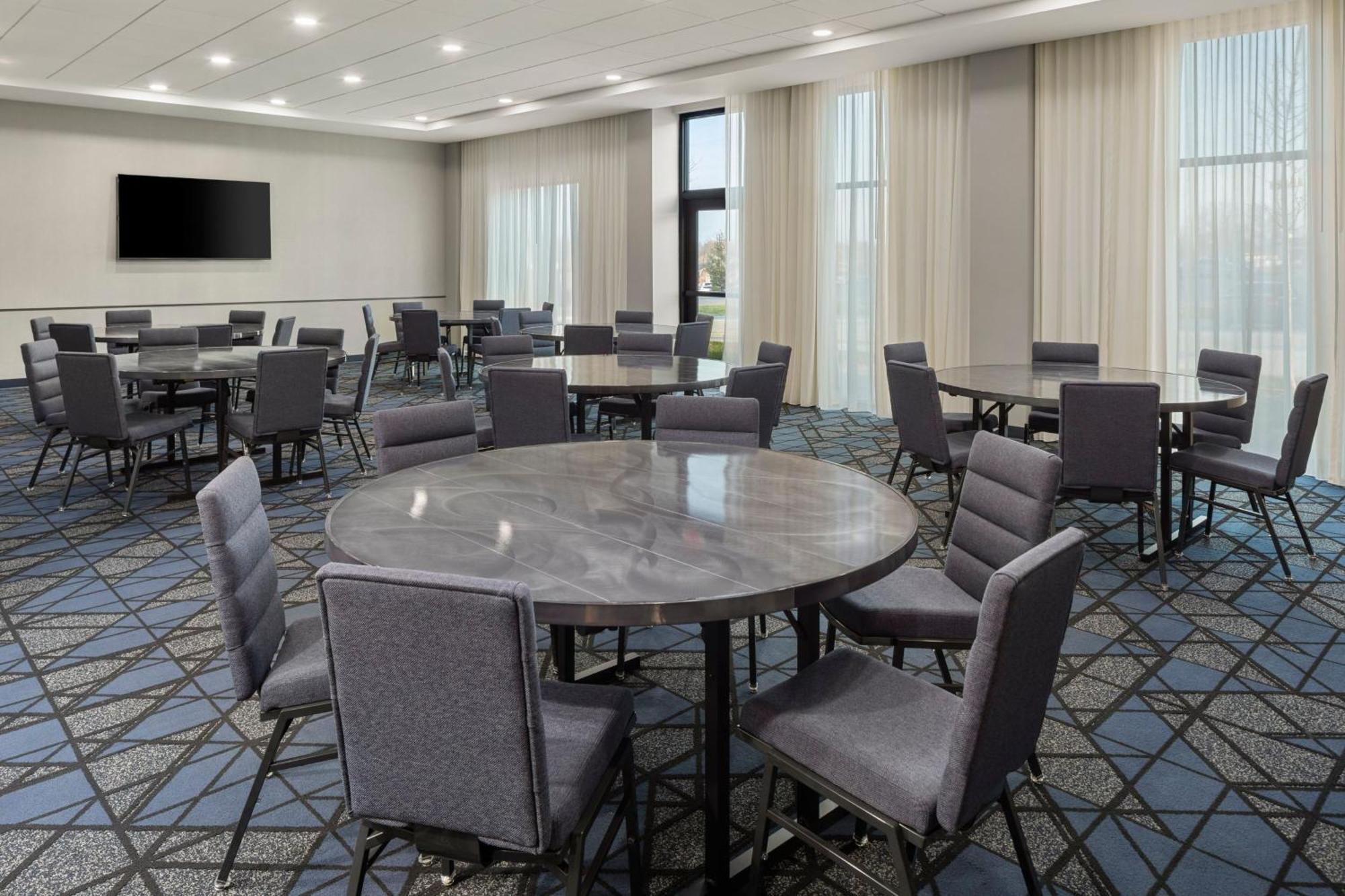 Courtyard By Marriott Bettendorf Εξωτερικό φωτογραφία