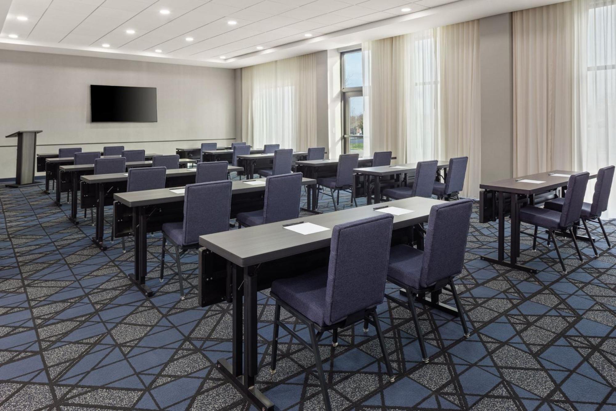 Courtyard By Marriott Bettendorf Εξωτερικό φωτογραφία