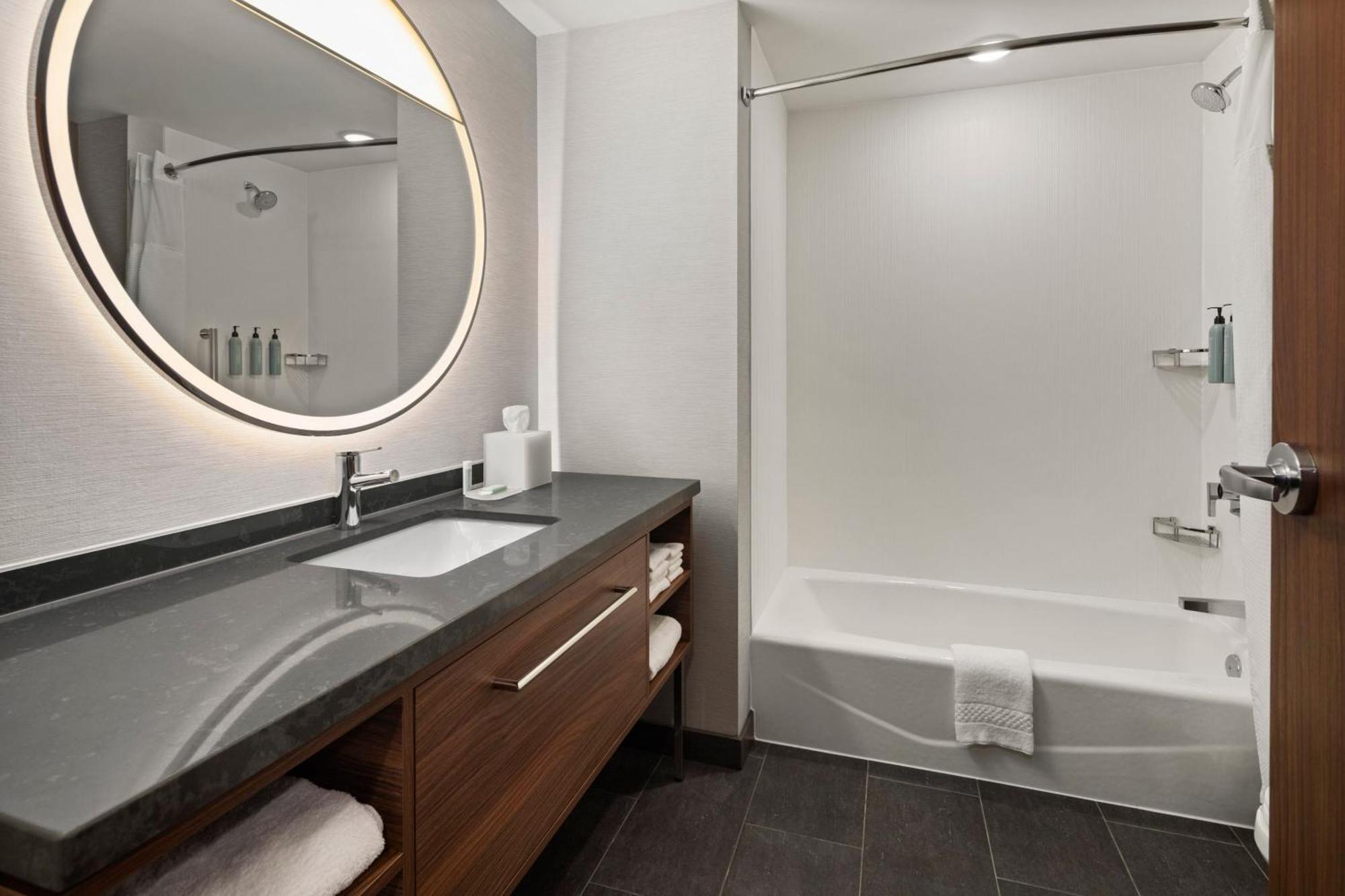Courtyard By Marriott Bettendorf Εξωτερικό φωτογραφία
