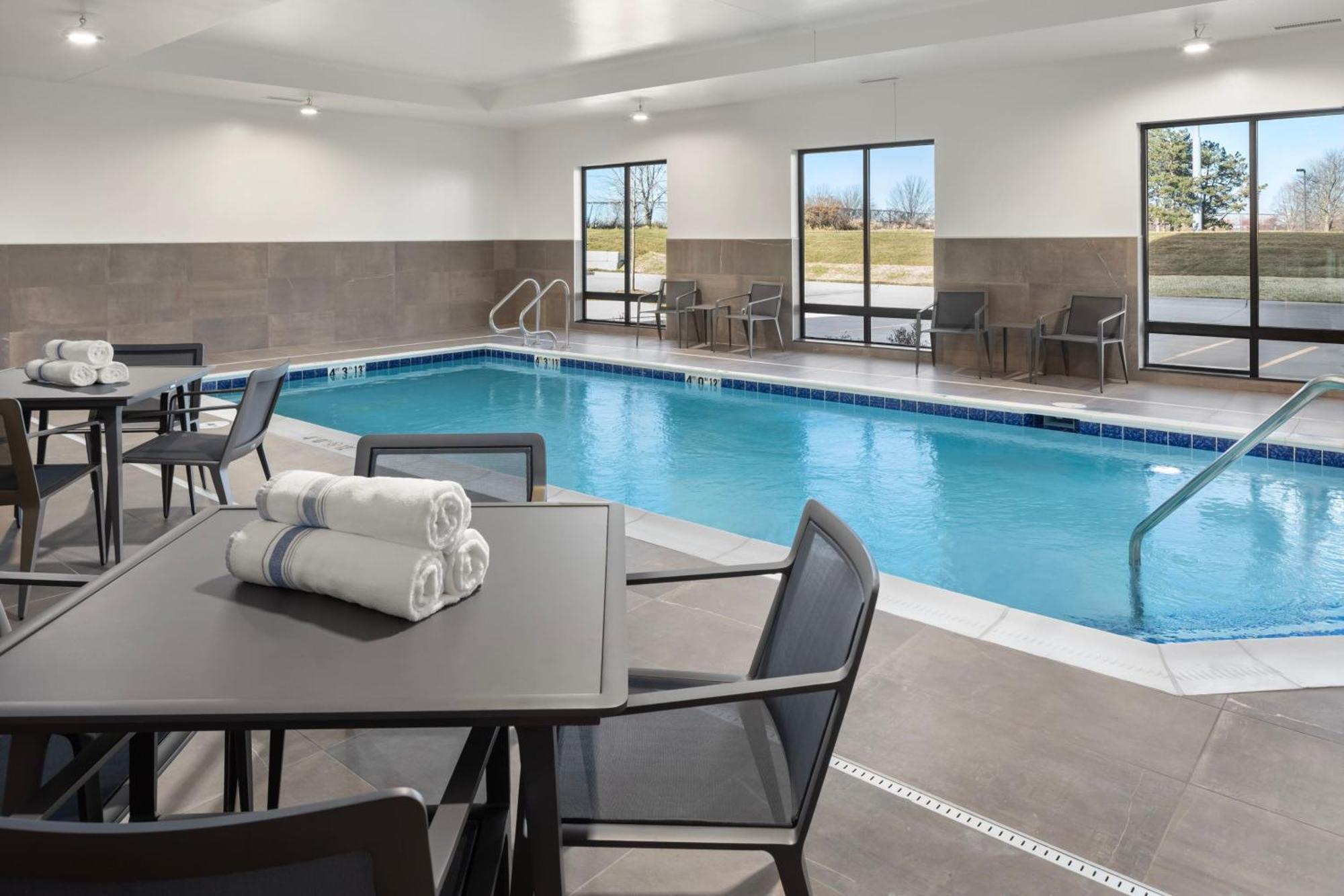 Courtyard By Marriott Bettendorf Εξωτερικό φωτογραφία