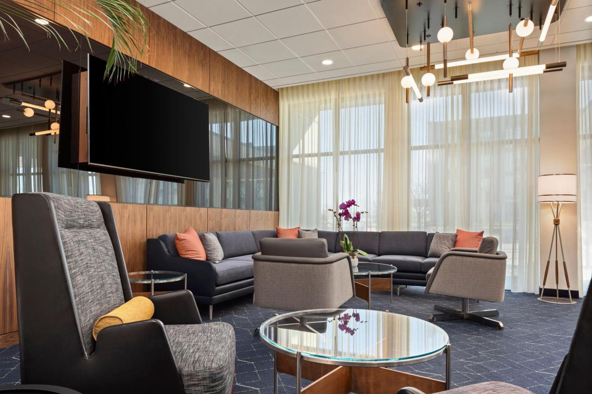 Courtyard By Marriott Bettendorf Εξωτερικό φωτογραφία