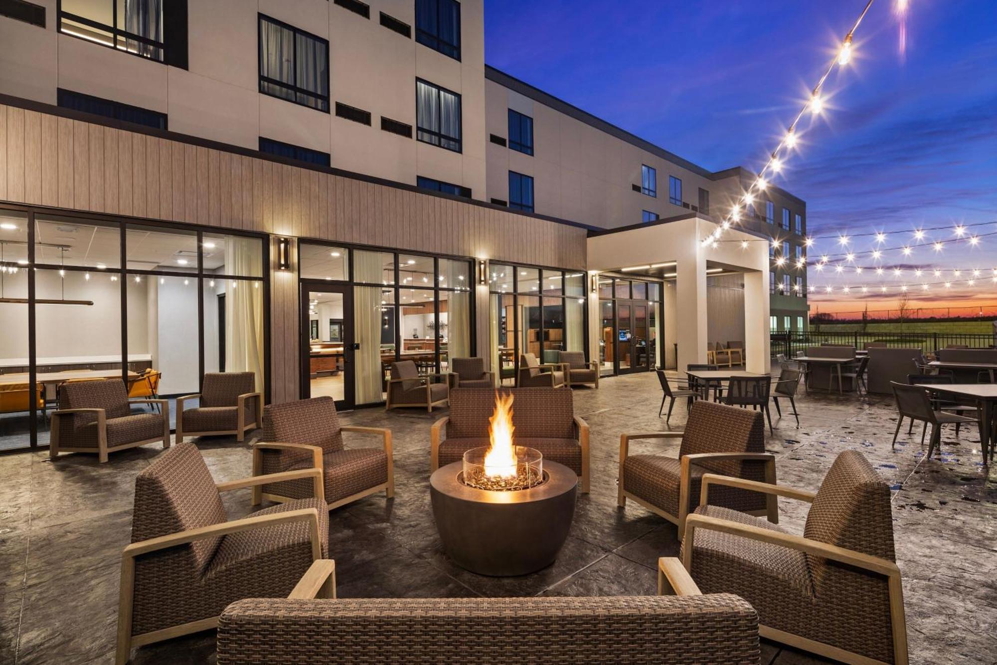 Courtyard By Marriott Bettendorf Εξωτερικό φωτογραφία